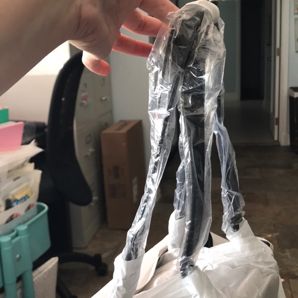 Textured Tote Handbag with Shoulder Strap NWT - Picture 4 of 4